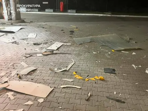 Нічна атака: в Ізюмі поранено дітей, у Харкові пошкоджено АЗС