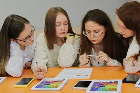 Уроки разом із дитиною: чому інтерес важливіший за допомогу
