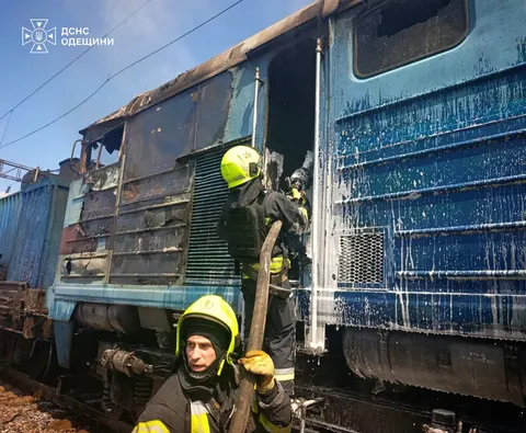 Удар по потягу на Одещині: постраждала дитина, 525 пасажирів евакуйовано