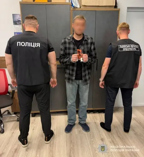 У Львові затримали 42-річного чоловіка за розповсюдження дитячої порнографії
