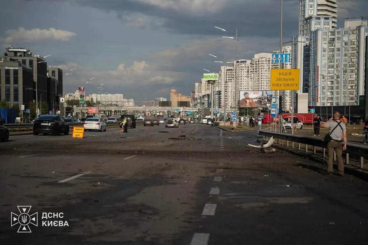 У Києві через уламки дрона постраждали шестеро людей, серед них дитина