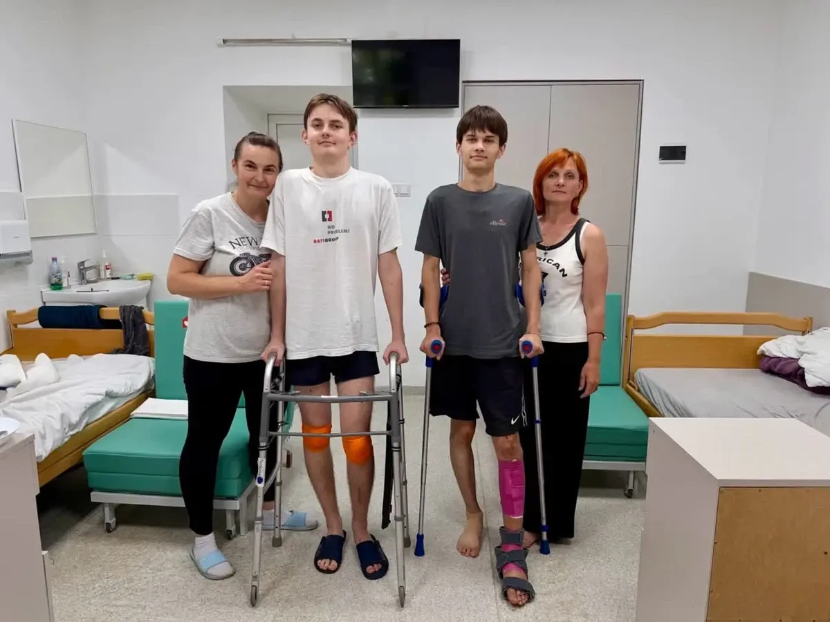Переломи після ДТП: як у Львові рятували двох підлітків