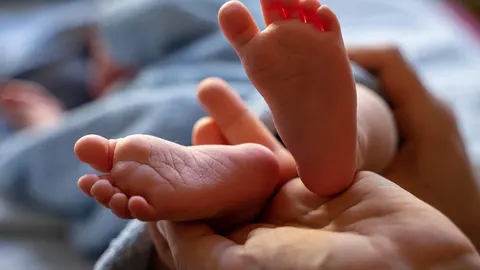 Сінгапур платить $55 тисяч за дитину: що це означає для родин