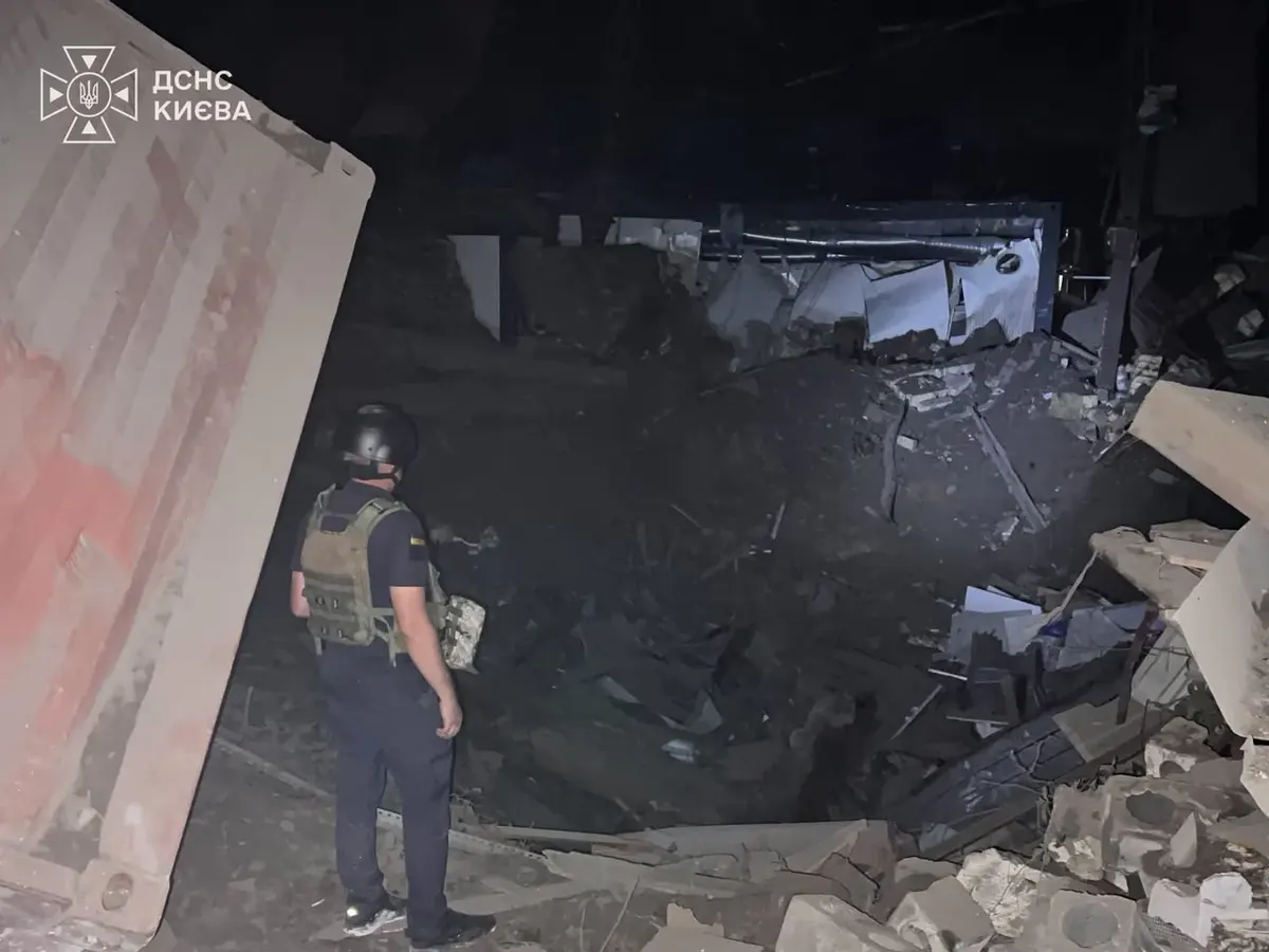 Нічний удар по Києву: пошкоджена дитяча лікарня, є постраждала