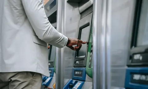 Зняття готівки з картки: які ліміти діятимуть з 1 жовтня