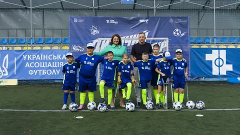 Перша леді Литви підтримала дитячий ампфутбол в Україні