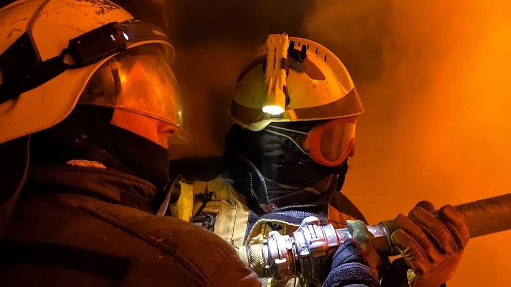 Пожежа у Бурштині: врятували дитину, ще п'ятьох людей евакуювали