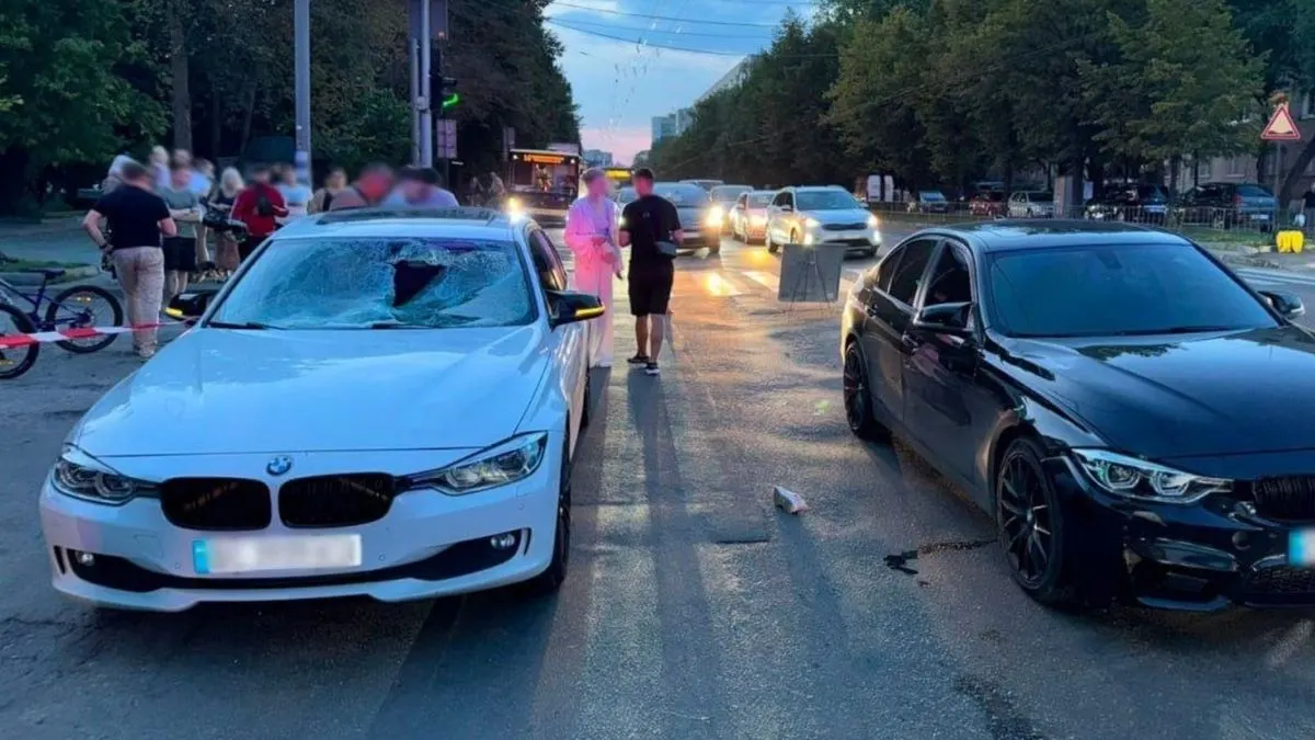 У Львові дві автівки збили батька з донькою: деталі ДТП