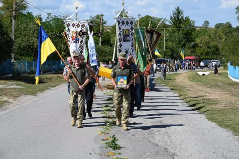 Тернопільщина попрощалася з 27-річним Героєм Віталієм Плахотним