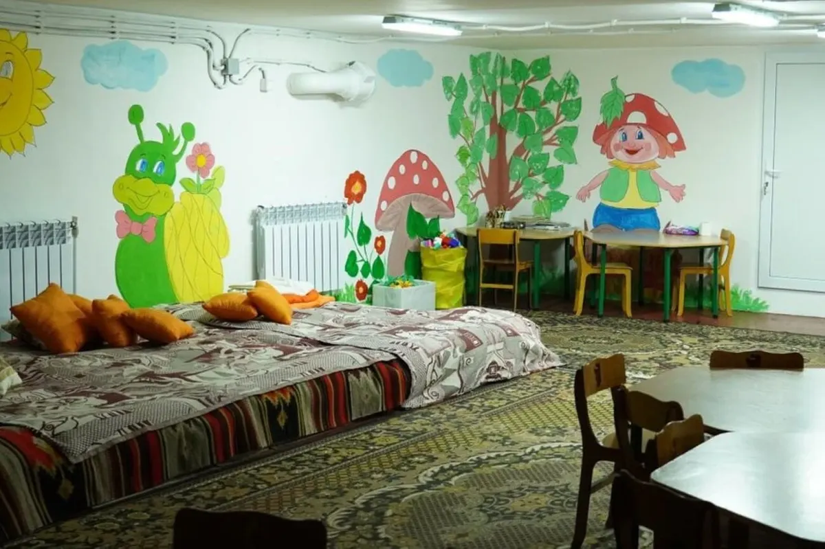 Повітряна тривога та дитсадок у Києві: що робити батькам