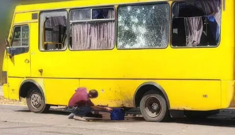 Удар дроном по маршрутці в Херсоні: поранено п'ятьох, серед них підліток