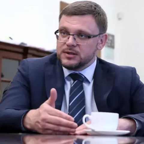 Генпрокурор Кравченко оприлюднив відео про усиновлення Кривоносом дитини у 2009 році