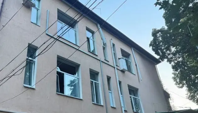 У Києві через нічну атаку пошкоджено дитяче інфекційне відділення