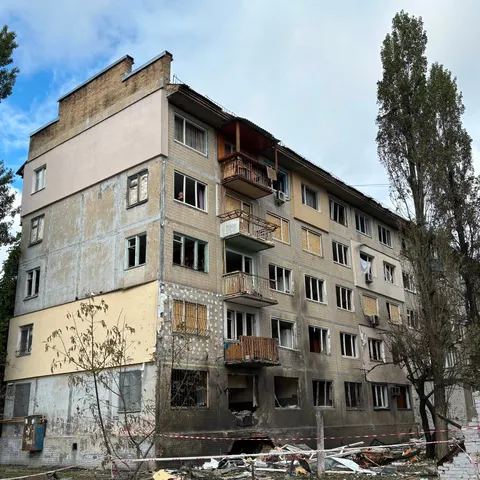 Атака дрона на Київ: у Дніпровському районі постраждали будинки й дитсадок