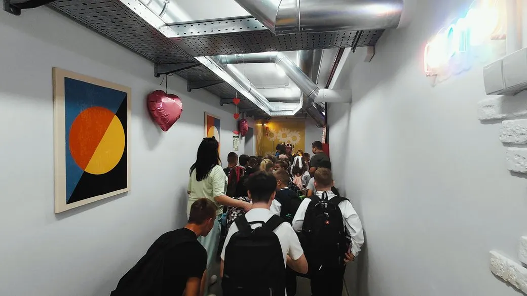 Підземна школа в Пісочині: як змішане навчання змінює дітей і що кажуть батьки