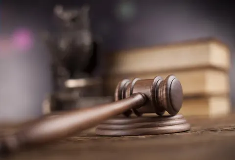 Звільнення зі служби через догляд за батьком: що вирішив апеляційний суд