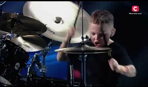 7-річний барабанщик з Дніпра зіграв Slipknot і пройшов далі у шоу