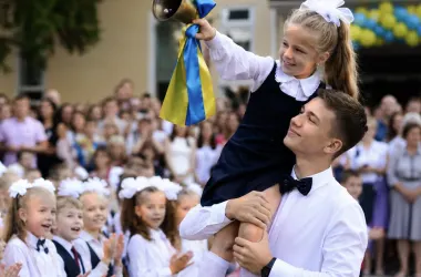 Батьки вимагають заборонити шкільні лінійки на 1 Вересня