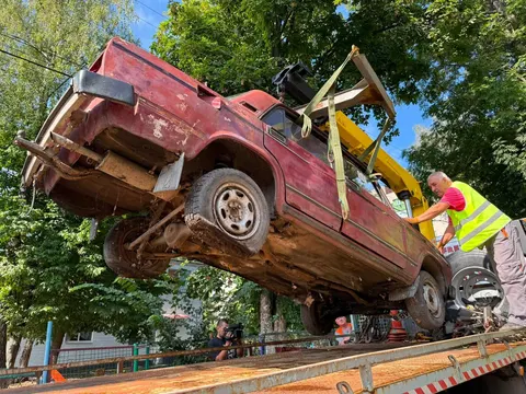 Покинуті авто у Вінниці: як діє процедура прибирання та що робити власникам