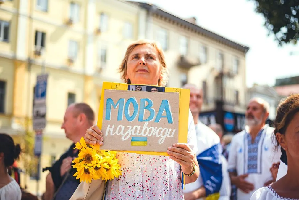 Штрафи за російську в шкільних чатах: що варто знати батькам