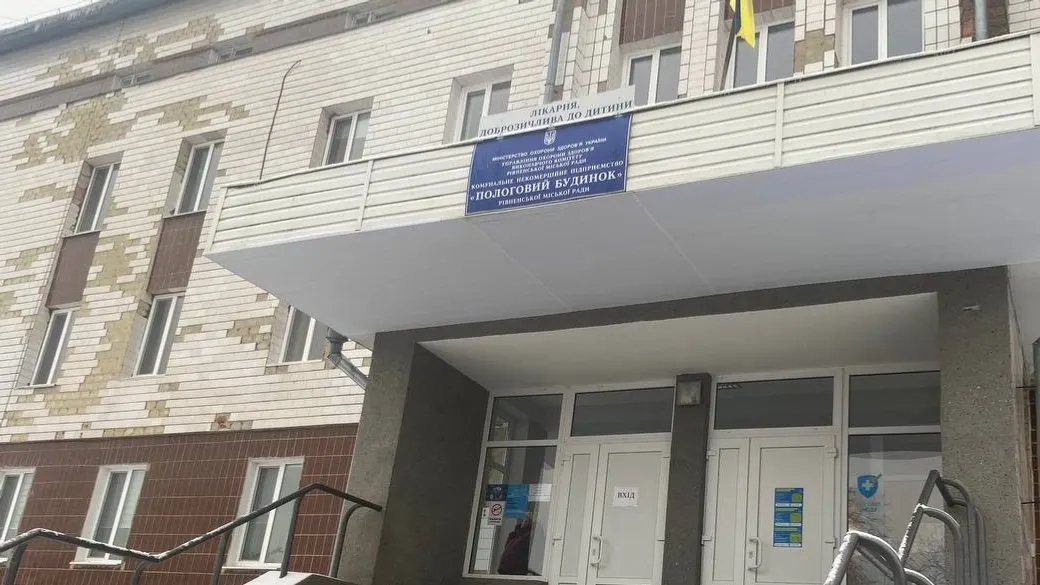У Рівному брати з двійні народилися з різницею понад три доби