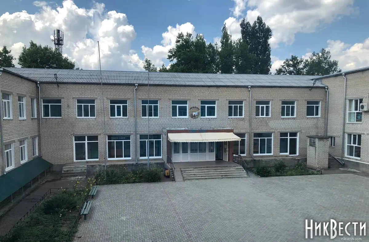У Миколаєві перевірять укриття у школах через скарги батьків на переповненість та спеку