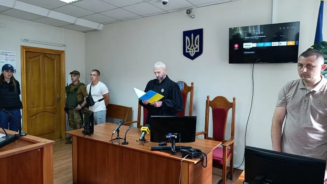 Вирок за дитячу порнографію: у Хмельницькому судять директора мовної школи