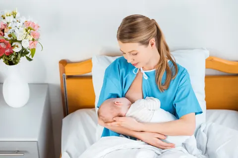 Чи замінить грудне молоко щеплення: відповідь МОЗ