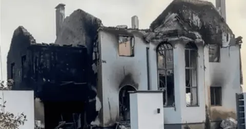 Родина з дитиною врятувалася з палаючого будинку в селі Мила