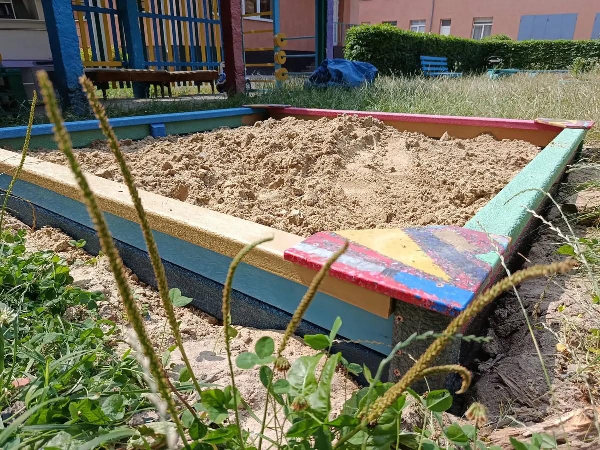 У франківському садочку встановили пісочницю з переробленого пластику