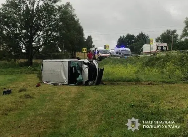 Перекинувся мікроавтобус на Стрийщині: постраждали дві дитини