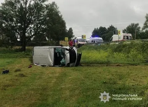Перекинувся мікроавтобус на Стрийщині: постраждали дві дитини